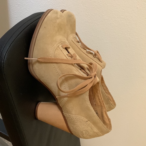 Timberland Earthkeepers. Casual buff suede heel/booties. Worn 3-4 times - Picture 2 of 2